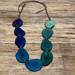 SHOWSTOPPER Unique blue/green necklace